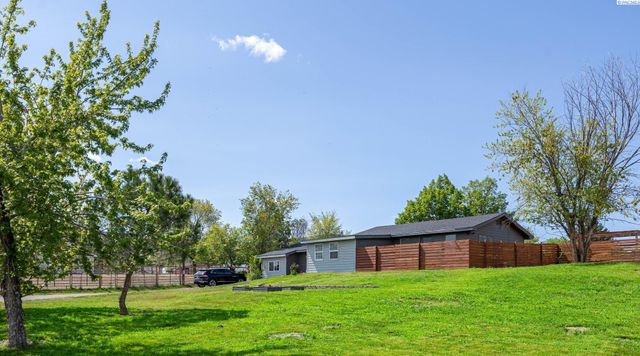 39304 N Olson Pr Nw, Benton City, WA 99320