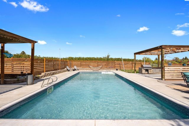 39304 N Olson Pr Nw, Benton City, WA 99320