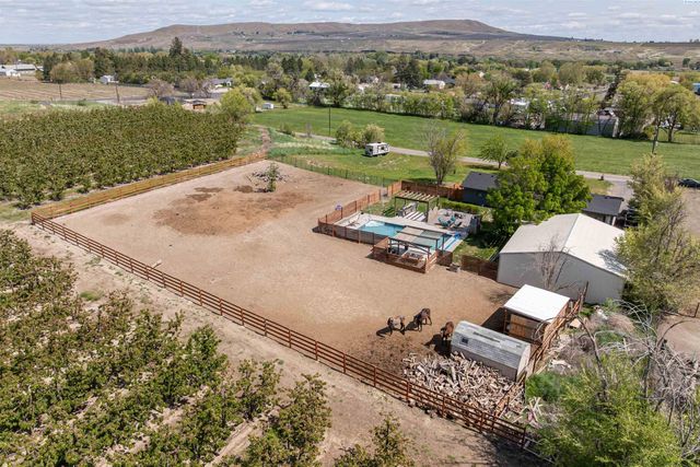 39304 N Olson Pr Nw, Benton City, WA 99320