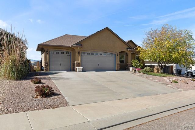 1507 Lynn Meadows Dr, Pueblo, CO 81005