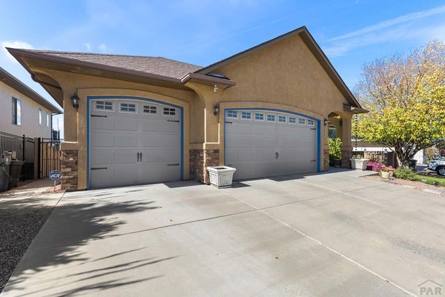 1507 Lynn Meadows Dr, Pueblo, CO 81005