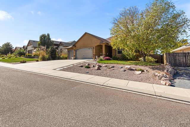 1507 Lynn Meadows Dr, Pueblo, CO 81005