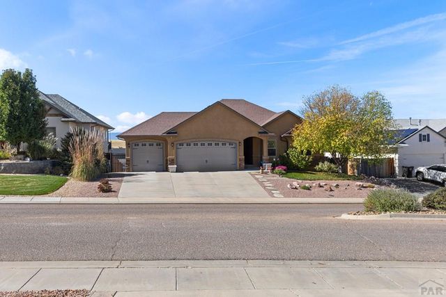 1507 Lynn Meadows Dr, Pueblo, CO 81005