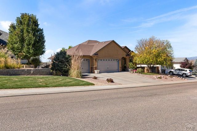 1507 Lynn Meadows Dr, Pueblo, CO 81005