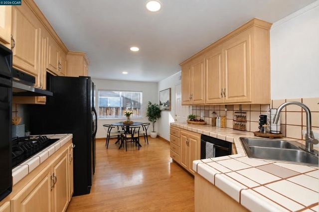 232 Coleen St, Livermore, CA 94550