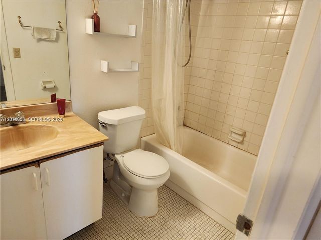 5750 NW 64th Ave 303, Tamarac, FL 33319