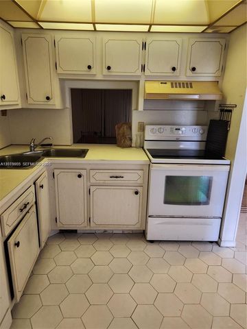 5750 NW 64th Ave 303, Tamarac, FL 33319