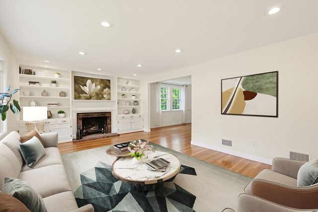 11 Malvern Rd, Norwood, MA 02062