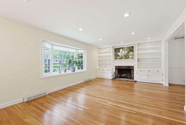 11 Malvern Rd, Norwood, MA 02062