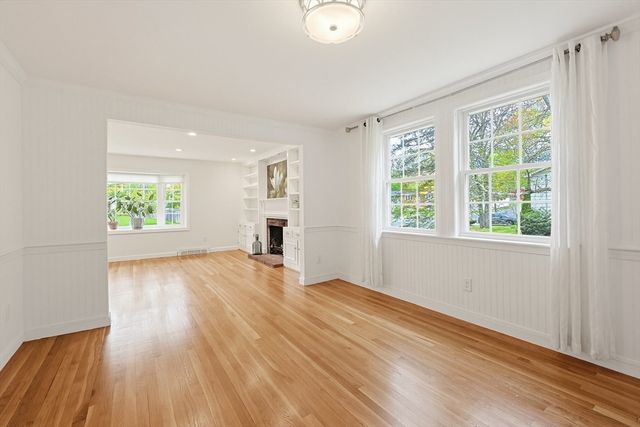 11 Malvern Rd, Norwood, MA 02062