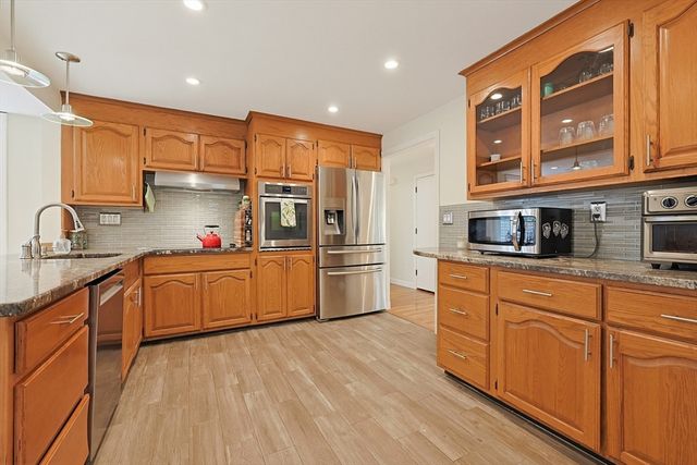 11 Malvern Rd, Norwood, MA 02062