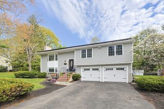 11 Malvern Rd, Norwood, MA 02062