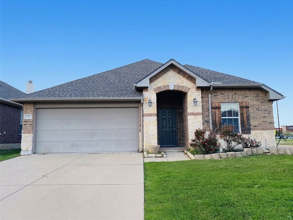 2357 Clairborne Drive, Fort Worth, TX 76177