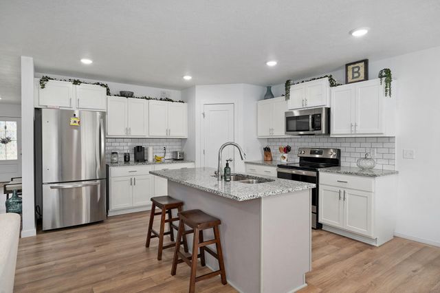 1166 South Broadview Avenue, Springfield, MO 65802