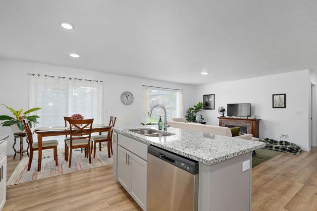 1166 South Broadview Avenue, Springfield, MO 65802