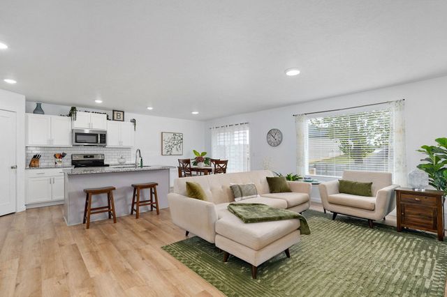 1166 South Broadview Avenue, Springfield, MO 65802