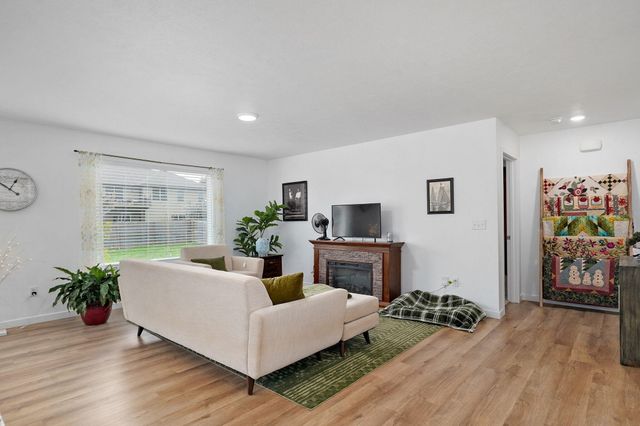 1166 South Broadview Avenue, Springfield, MO 65802