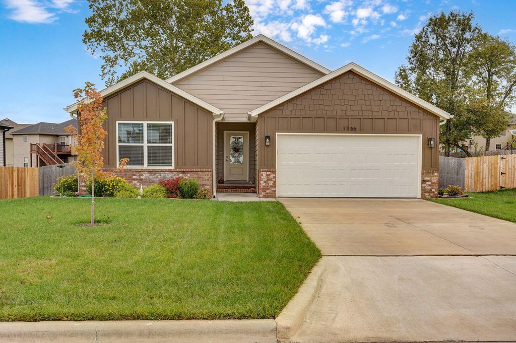 1166 South Broadview Avenue, Springfield, MO 65802