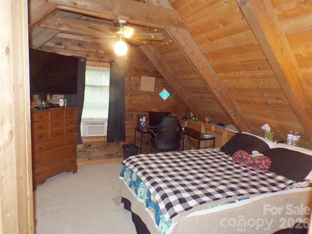 216 Paradise Road, Hendersonville, NC 28792
