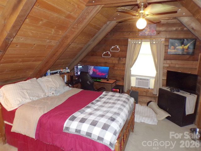 216 Paradise Road, Hendersonville, NC 28792