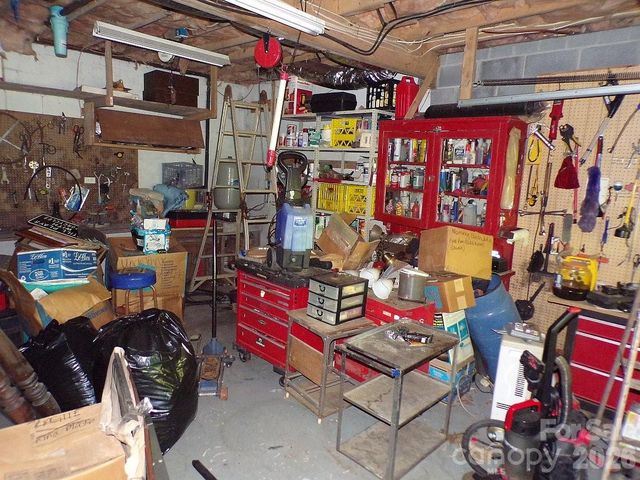 216 Paradise Road, Hendersonville, NC 28792