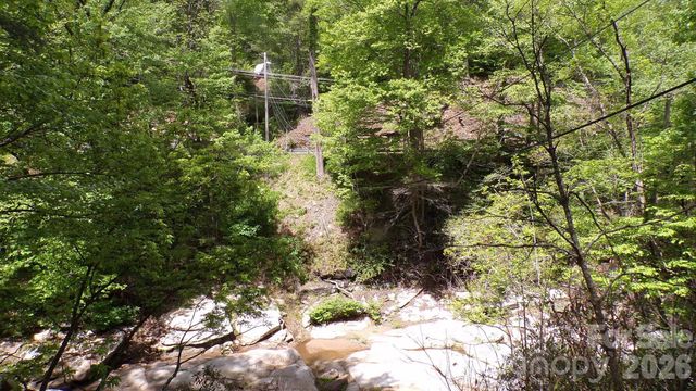 216 Paradise Road, Hendersonville, NC 28792