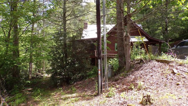 216 Paradise Road, Hendersonville, NC 28792