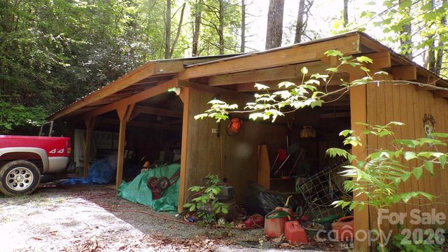 216 Paradise Road, Hendersonville, NC 28792