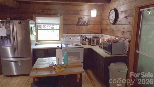 216 Paradise Road, Hendersonville, NC 28792