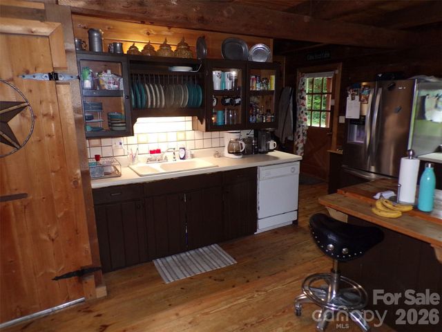 216 Paradise Road, Hendersonville, NC 28792