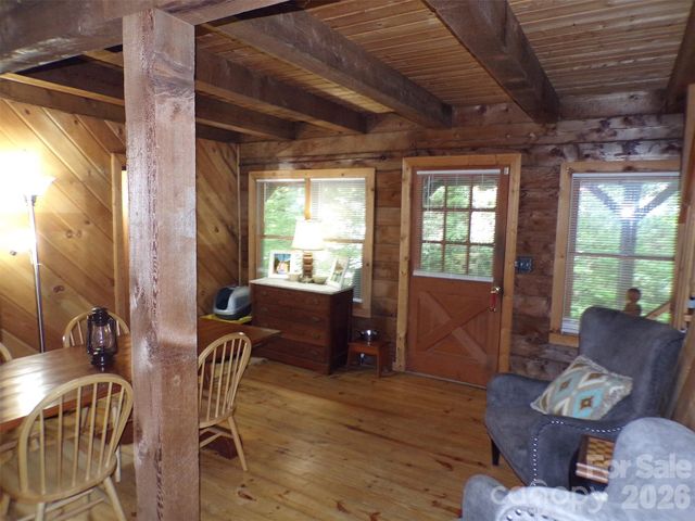 216 Paradise Road, Hendersonville, NC 28792