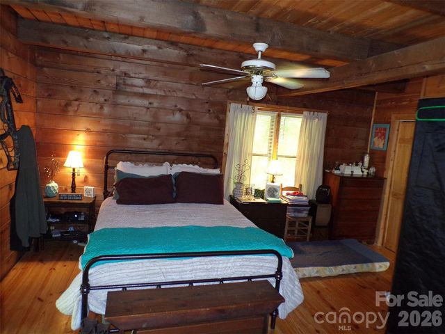216 Paradise Road, Hendersonville, NC 28792
