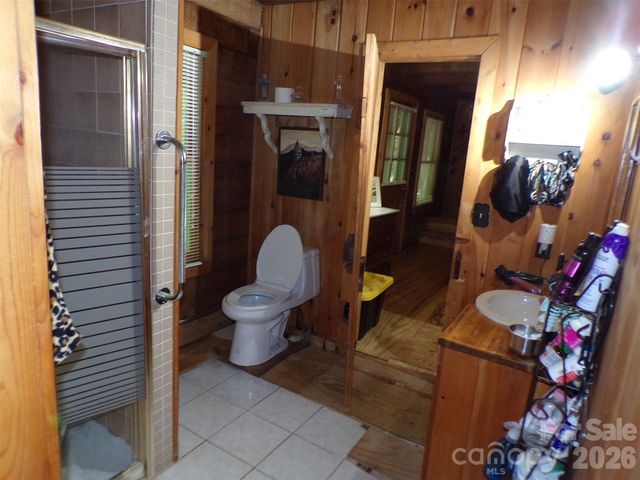 216 Paradise Road, Hendersonville, NC 28792
