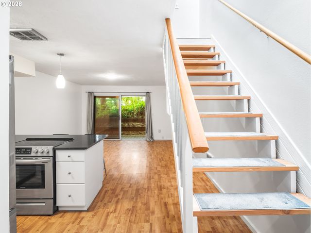 5250 Sw 42ND Ave, Portland, OR 97221