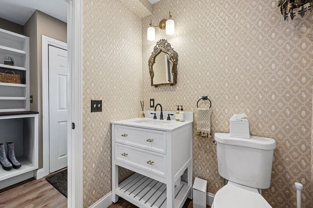 13 Blackstone St, Mendon, MA 01756