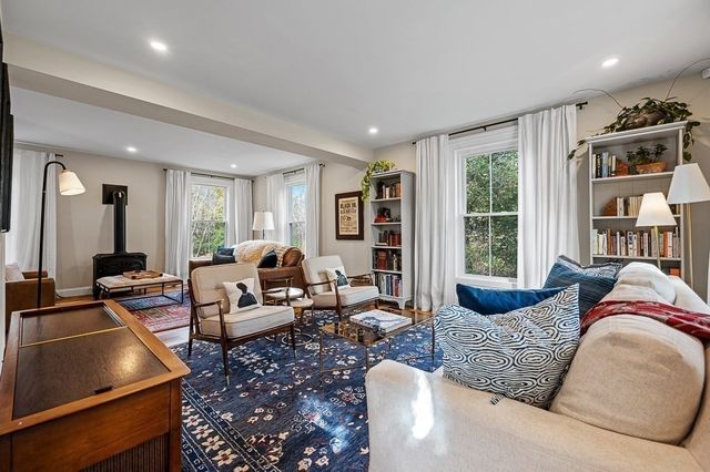 13 Blackstone St, Mendon, MA 01756