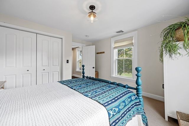 13 Blackstone St, Mendon, MA 01756