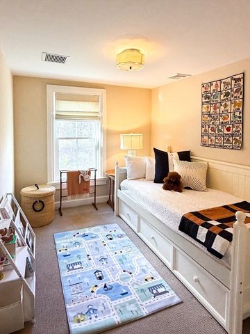 13 Blackstone St, Mendon, MA 01756