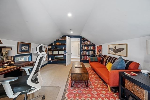 13 Blackstone St, Mendon, MA 01756