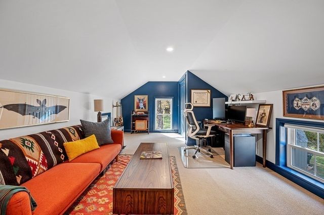 13 Blackstone St, Mendon, MA 01756