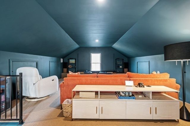 13 Blackstone St, Mendon, MA 01756