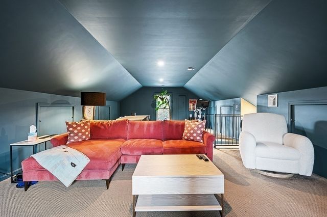 13 Blackstone St, Mendon, MA 01756