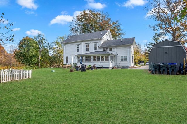 13 Blackstone St, Mendon, MA 01756