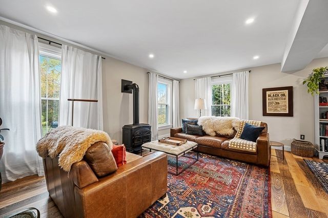 13 Blackstone St, Mendon, MA 01756