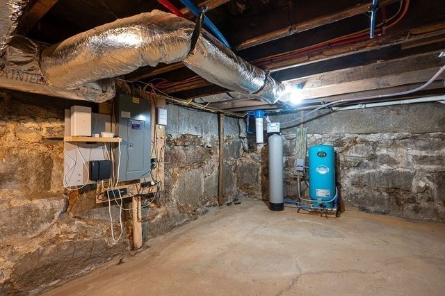 13 Blackstone St, Mendon, MA 01756