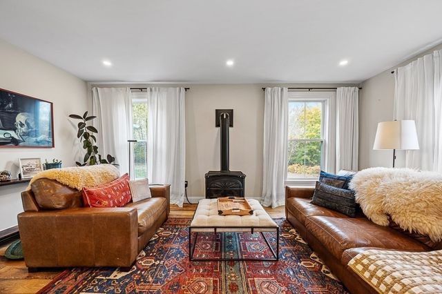 13 Blackstone St, Mendon, MA 01756