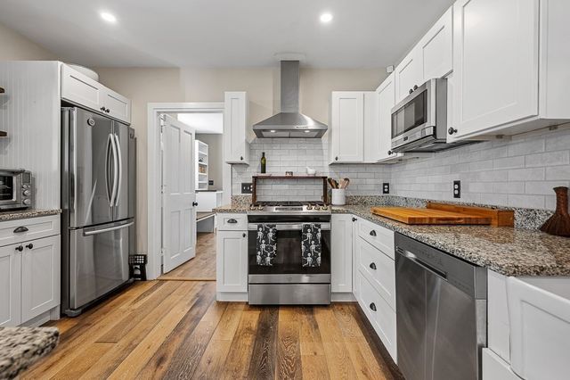 13 Blackstone St, Mendon, MA 01756