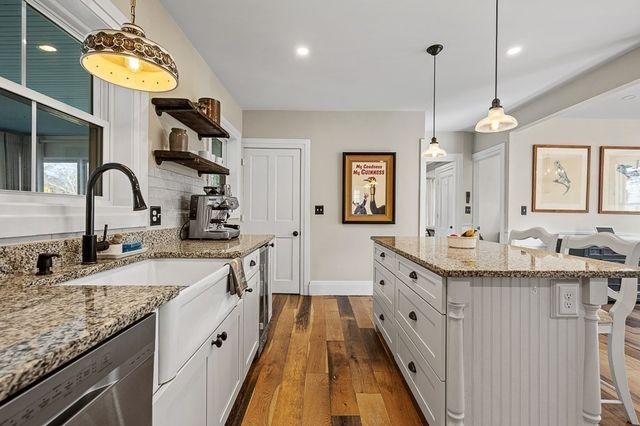 13 Blackstone St, Mendon, MA 01756