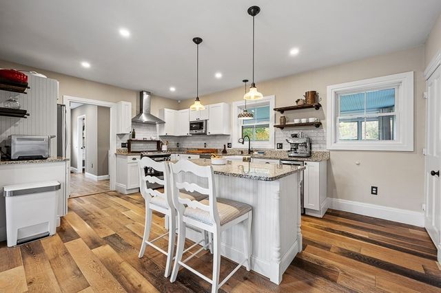 13 Blackstone St, Mendon, MA 01756