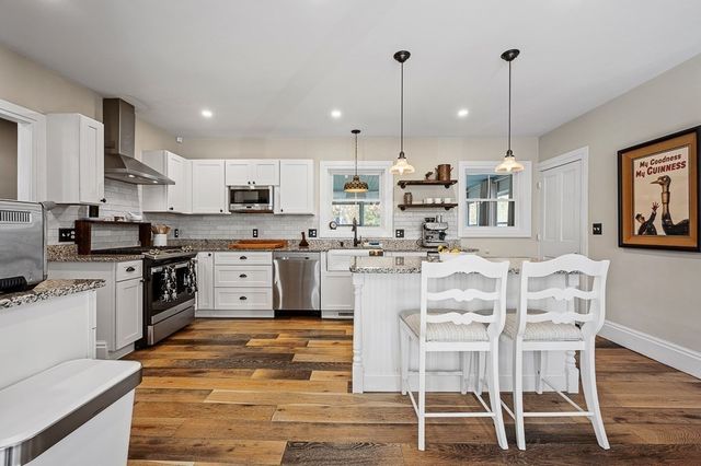 13 Blackstone St, Mendon, MA 01756